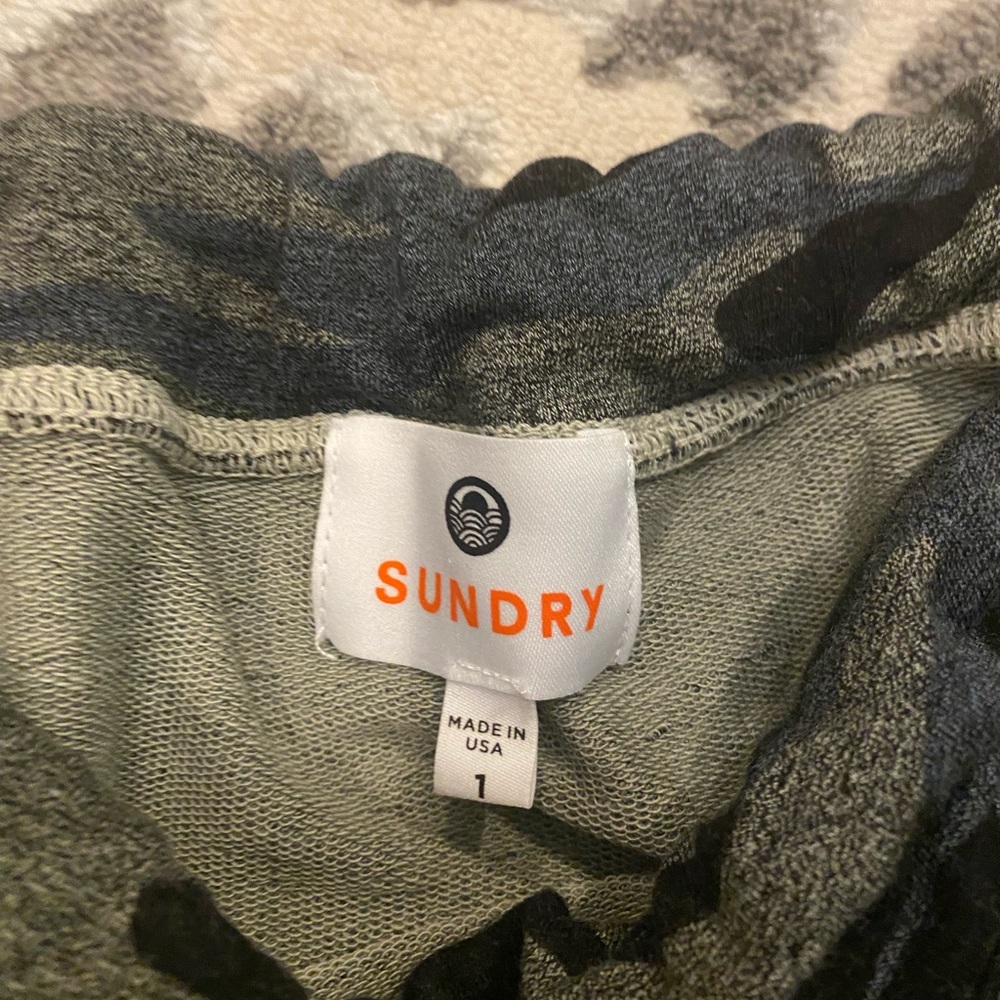 Sundry Camo Skirt size 1 EUC